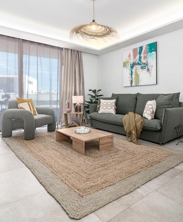 INF31J - Stunning holiday home next to beach, Estepona