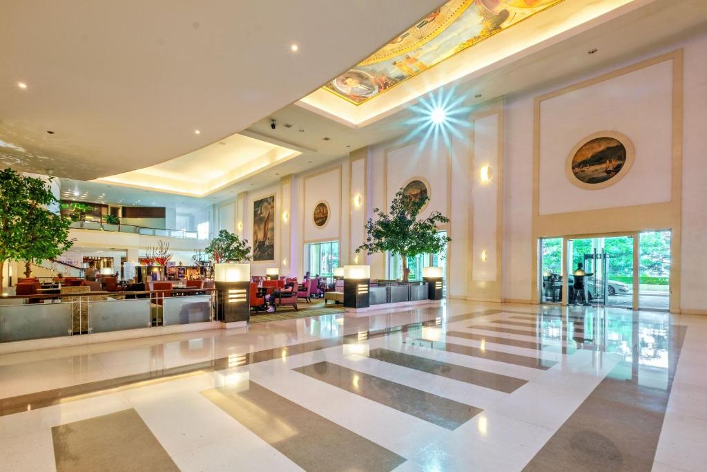 Lobby, Waterfront Cebu City Hotel and Casino in Cebu