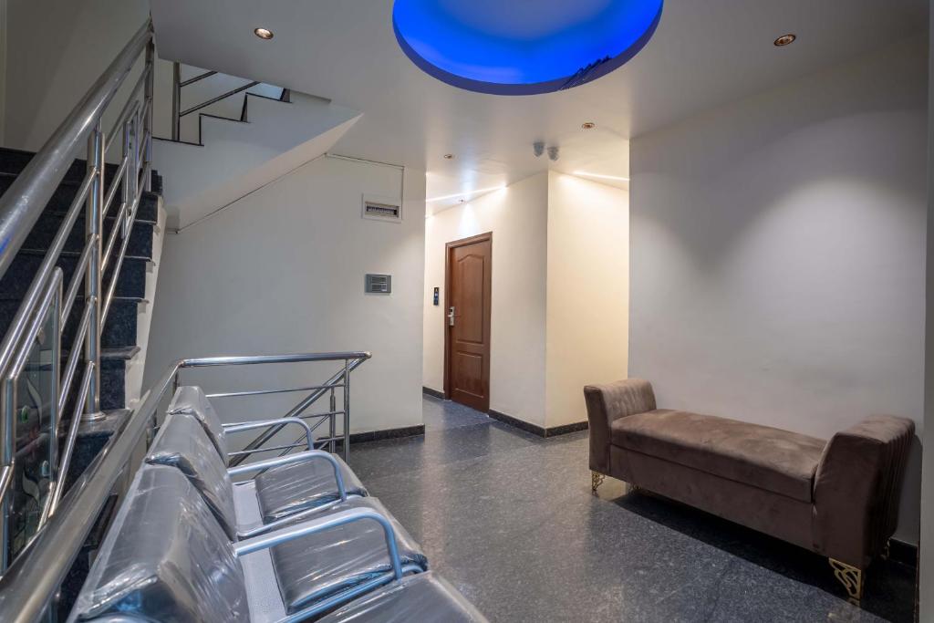 フロント・ロビー