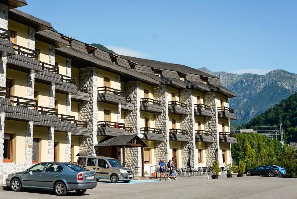 Snö Hotel Bielsa, hotel in Bielsa