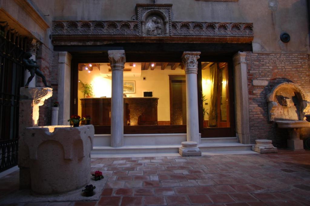 Hotel Al Ponte Mocenigo photo