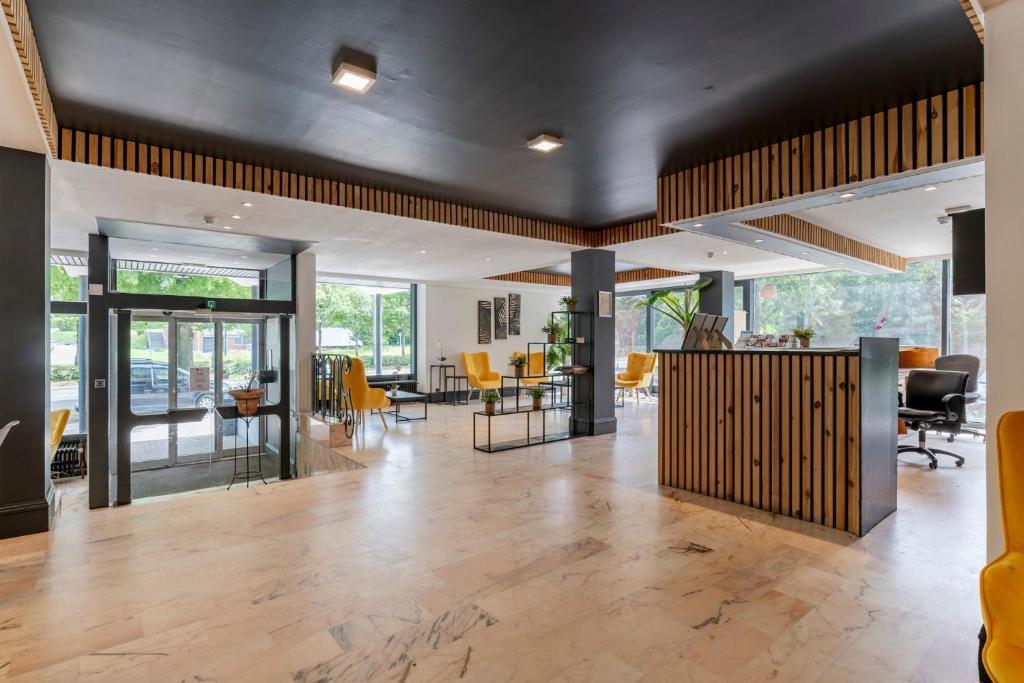 フロント・ロビー