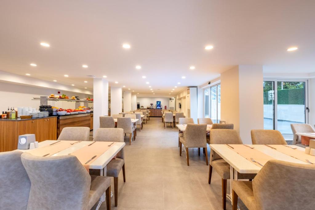 Viking Beach Hotel & Spa — Restaurant & bars in Kemer