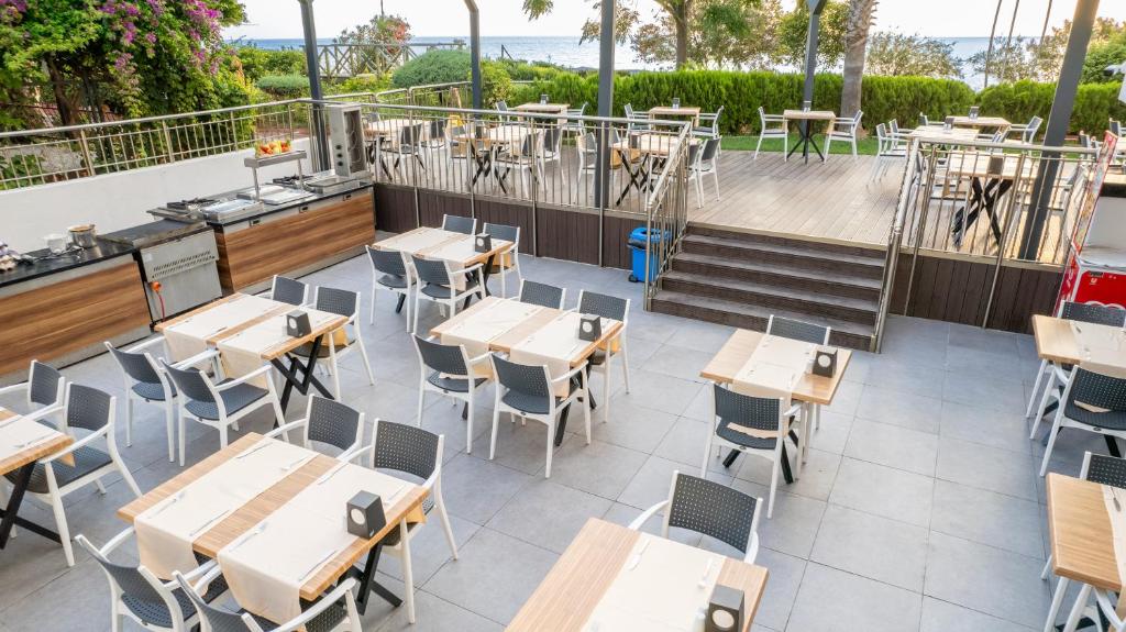Viking Beach Hotel & Spa — Restaurant & bars in Kemer