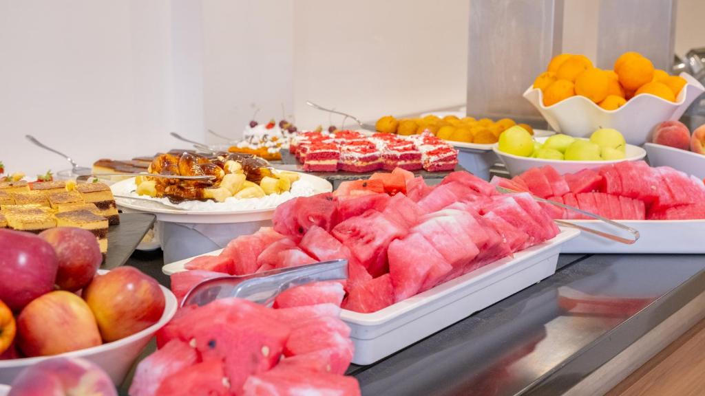 Viking Beach Hotel & Spa — Restaurant & bars in Kemer
