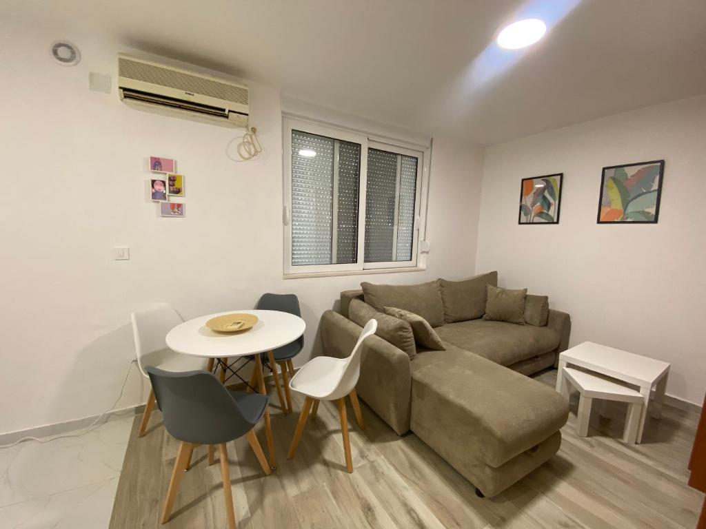 Ana one bedroom apartment, 1min from Old Town, Budva - 1