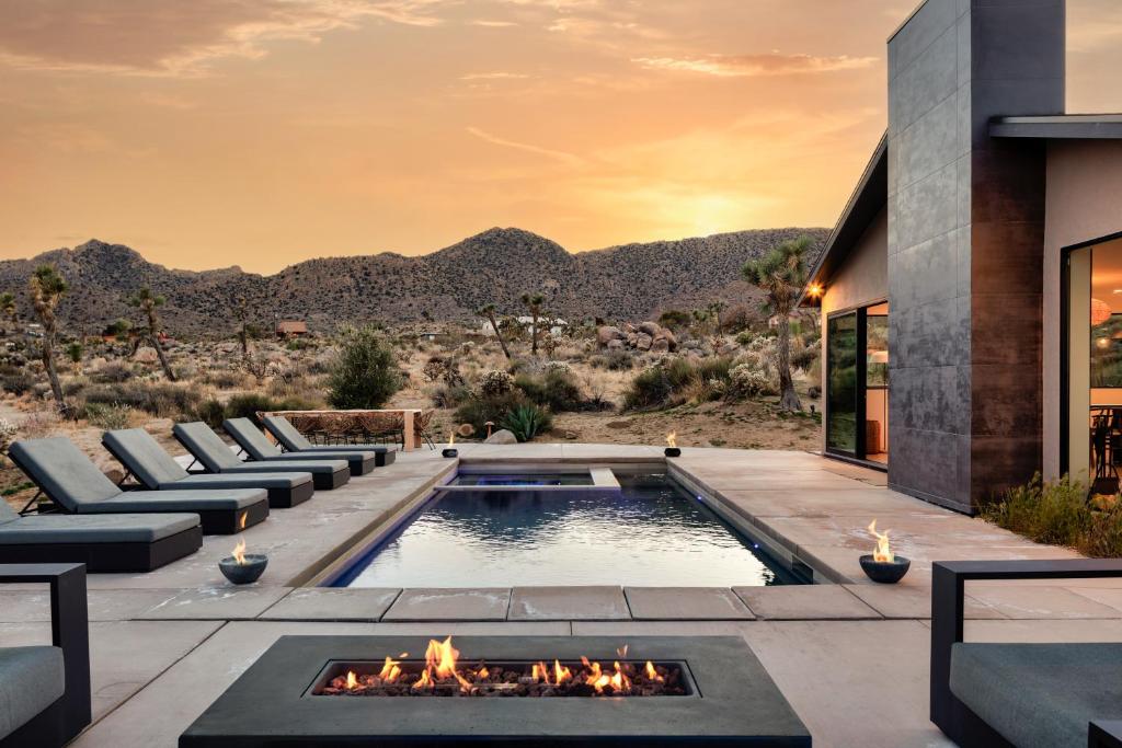 Amaru Muru - Luxury Retreat with Pool/Hot Tub/Yoga, Joshua Tree