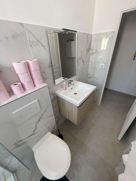 Cosy flat 250m from beach - 5