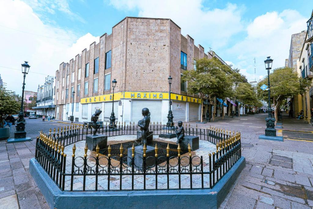 New Apt in Centro GDL Near Cathedral & Attractions - 4