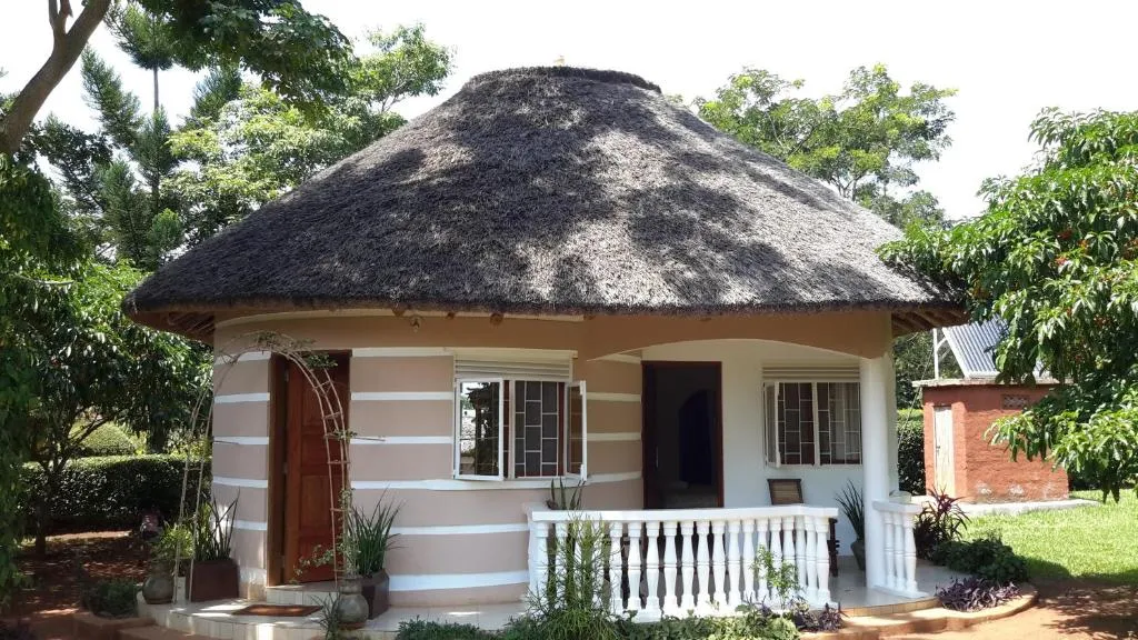 Brownstone Country Home, hotel in Lira