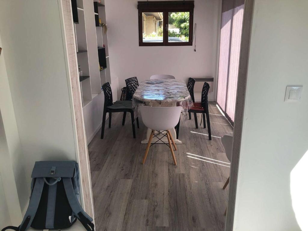 Maison Bungalow Climatisée avec Jardin Arboré, 3 Chambres, Wifi - Proche Plage et Commerces - FR-1-701-84 - 2