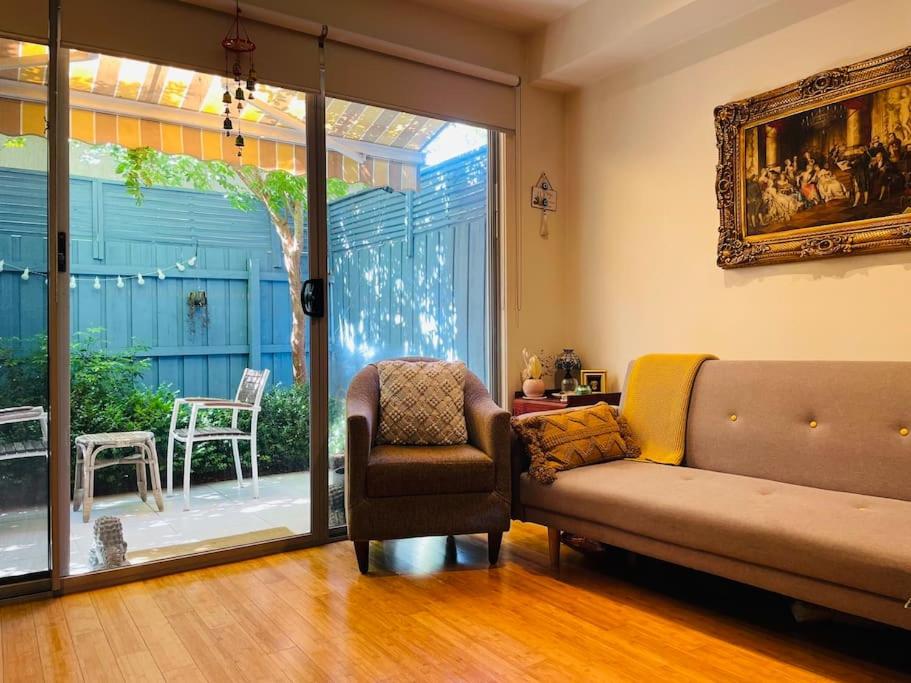 Carnegie Character Private Room, Carnegie