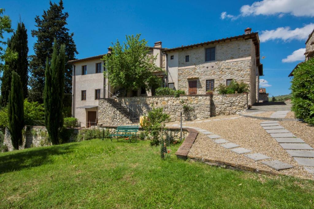 THR-Apartment with 3 bedrooms, 7 beds, 3 bathrooms, air conditioning and private outdoor space in a residence with swimming pool not far from Florence, Grassina