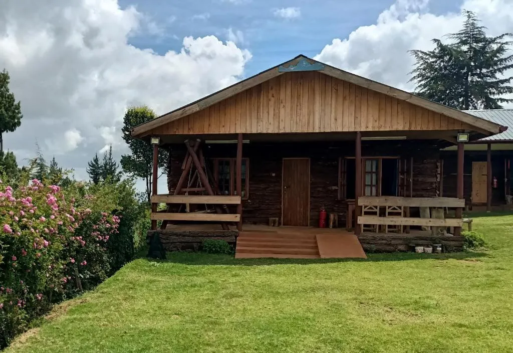 The Wonky House, hotel a Timau