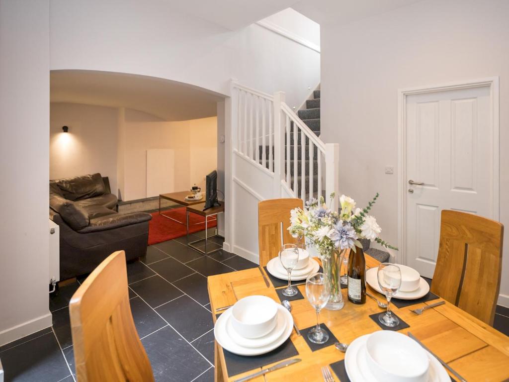 Pass the Keys 2 bedroom home within walking distance of the town, Shrewsbury