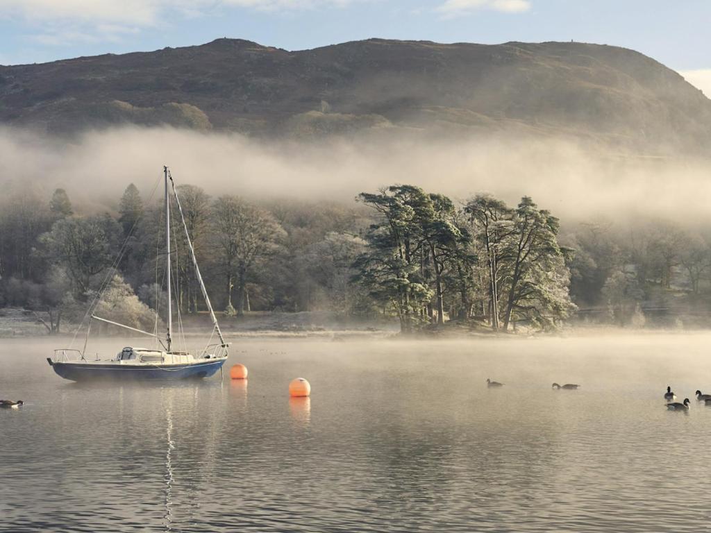 Pass the Keys Newly Renovated Lakeland Cottage, High Nibthwaite