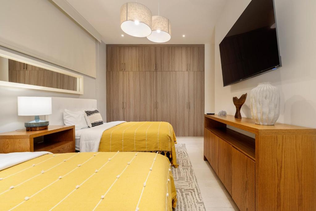 Luxury condo with pool, jacuzzi, and private terrace - 2