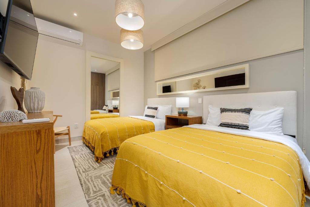 Luxury condo with pool, jacuzzi, and private terrace - 3
