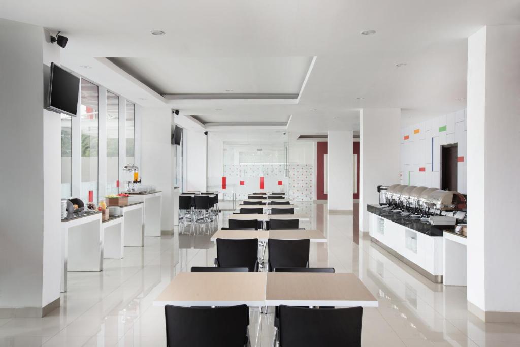 Restaurant, Amaris Hotel Citra Raya – Tangerang in Tangerang