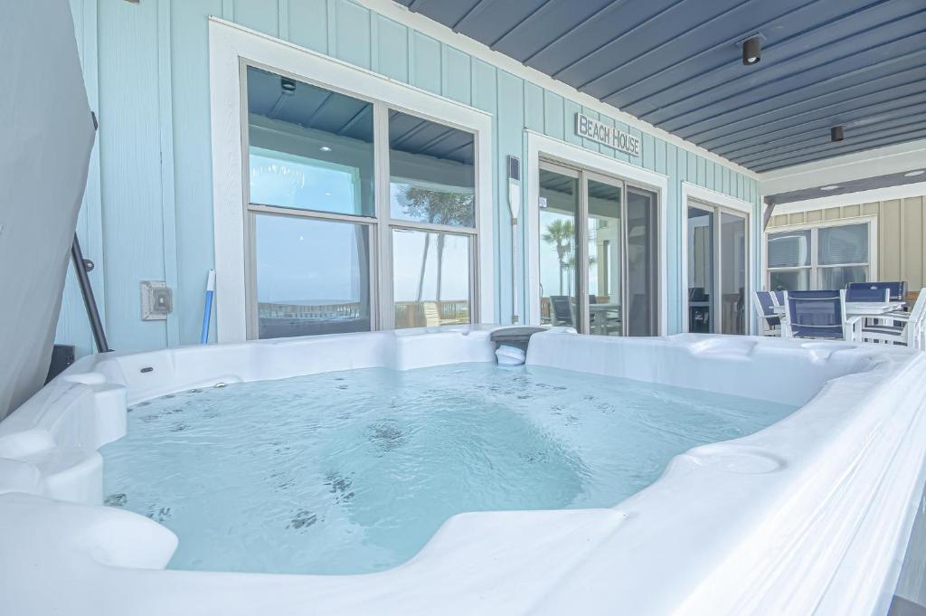 The Tourist Trap - Heated Private Beachfront Pool! Gorgeous!!!, Panama City Beach