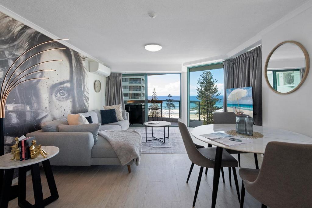 Top floor unit with beach access, Gold Coast