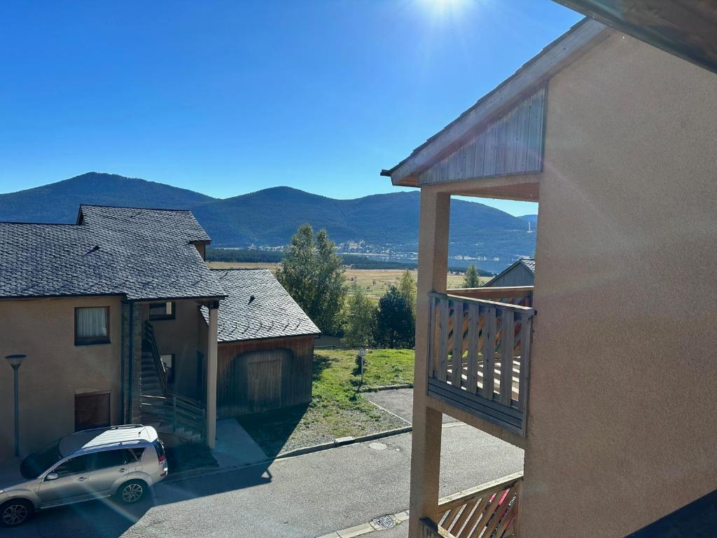 Appartement T3 cosy refait à neuf avec vue lac et montagnes et avec garage - 1