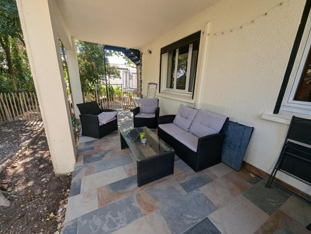 Calme mais proche toutes activités, F3 avec parking, jardin, piscine, wifi, clim dans propriété privée - 5