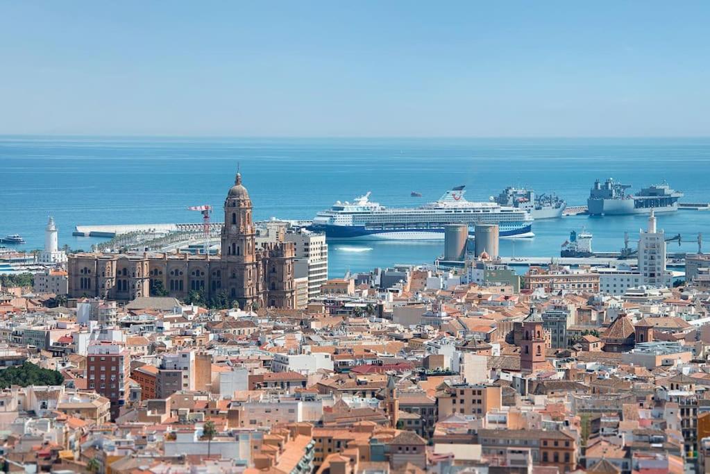 Urban Jungle in Malaga Center, 18th Floor, Rooftop pool, Free Parking - 3