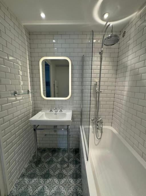 ARAZY - Superb duplex old Antibes very central, AC, terrace - 4