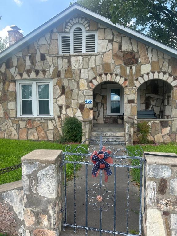 The Kaiser House, Harper