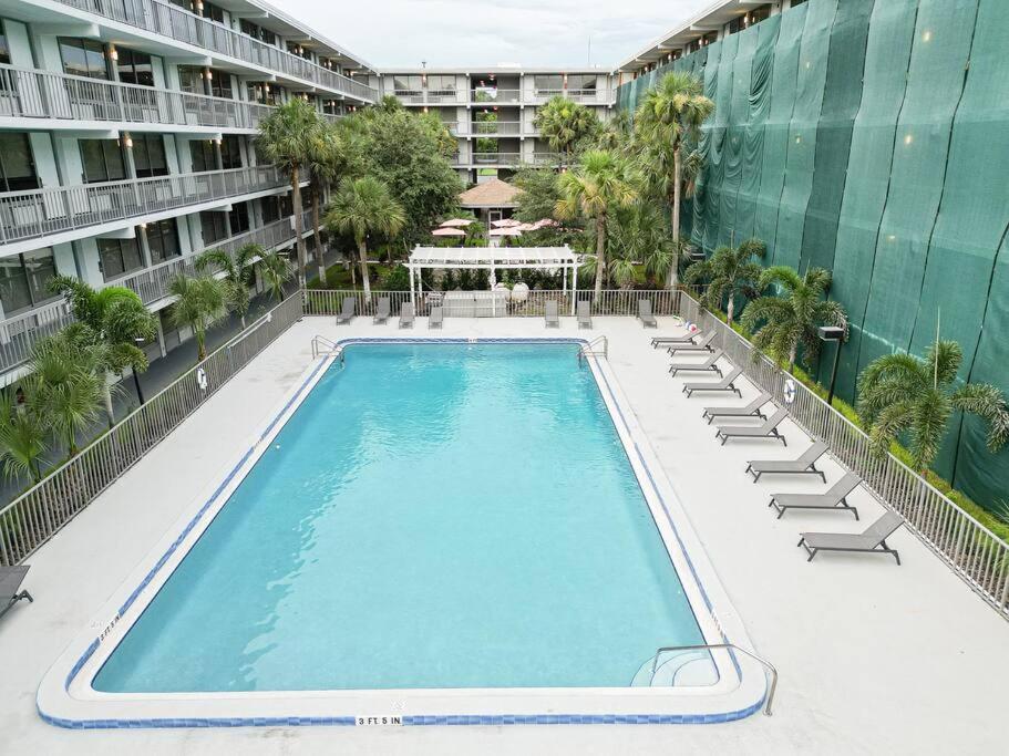Spacious 1BR Condo in Orlando and 5 minutes to Disney, Kissimmee