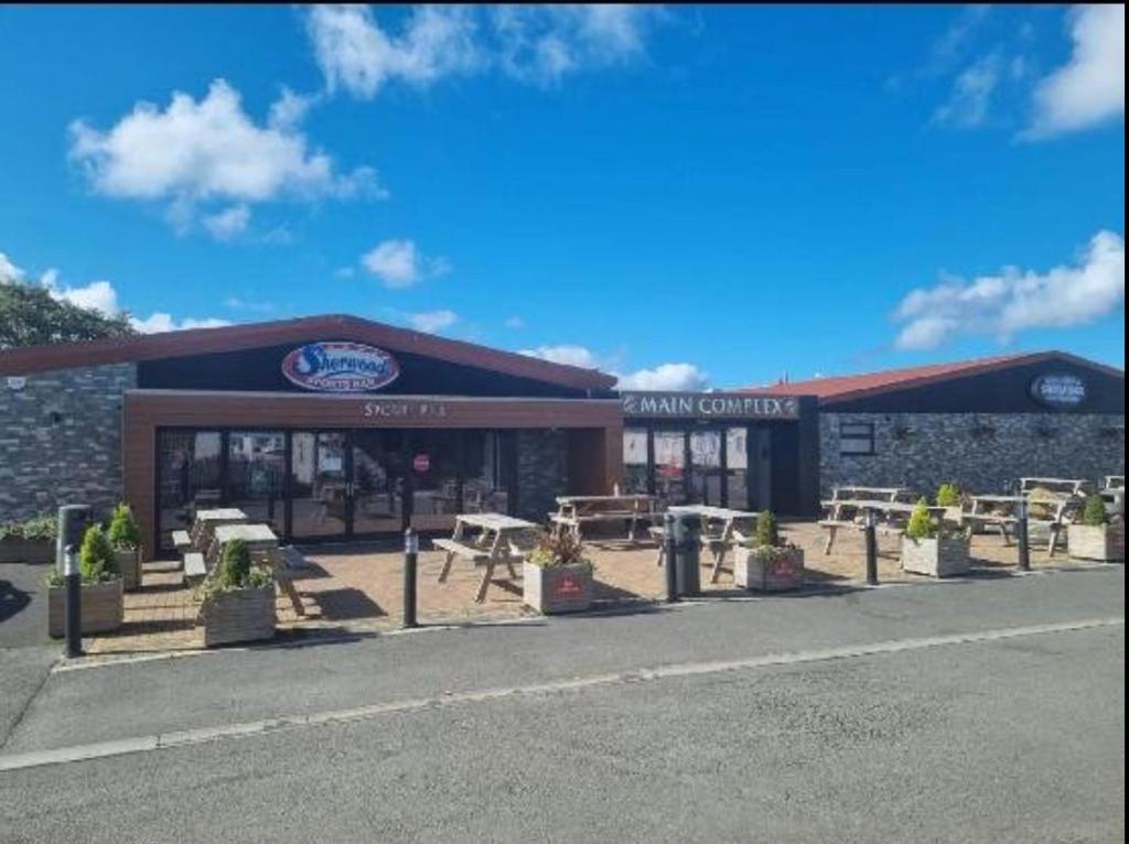 Caravan - 3 Bedrooms, Sleeps 8, Kinmel Bay photo 5