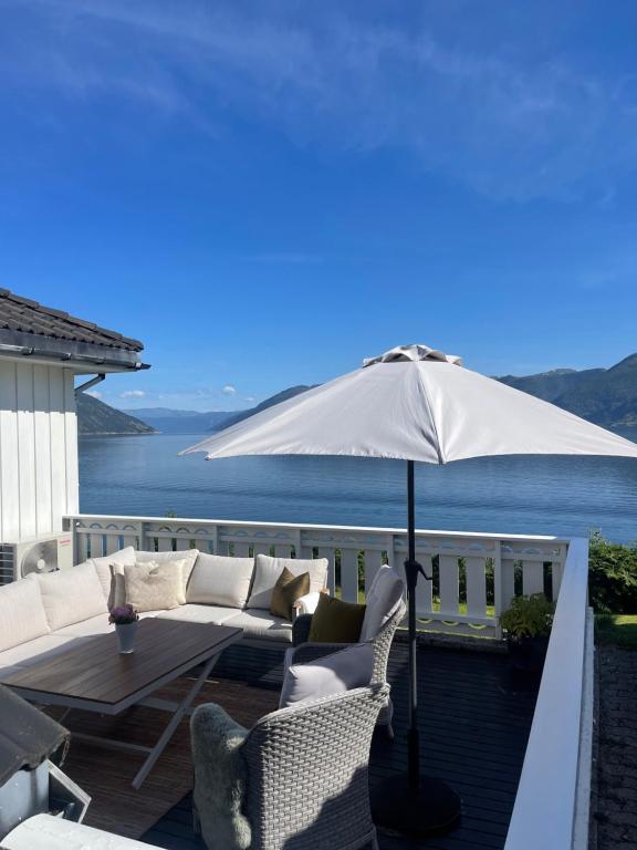 Fjordhus, Austerheim