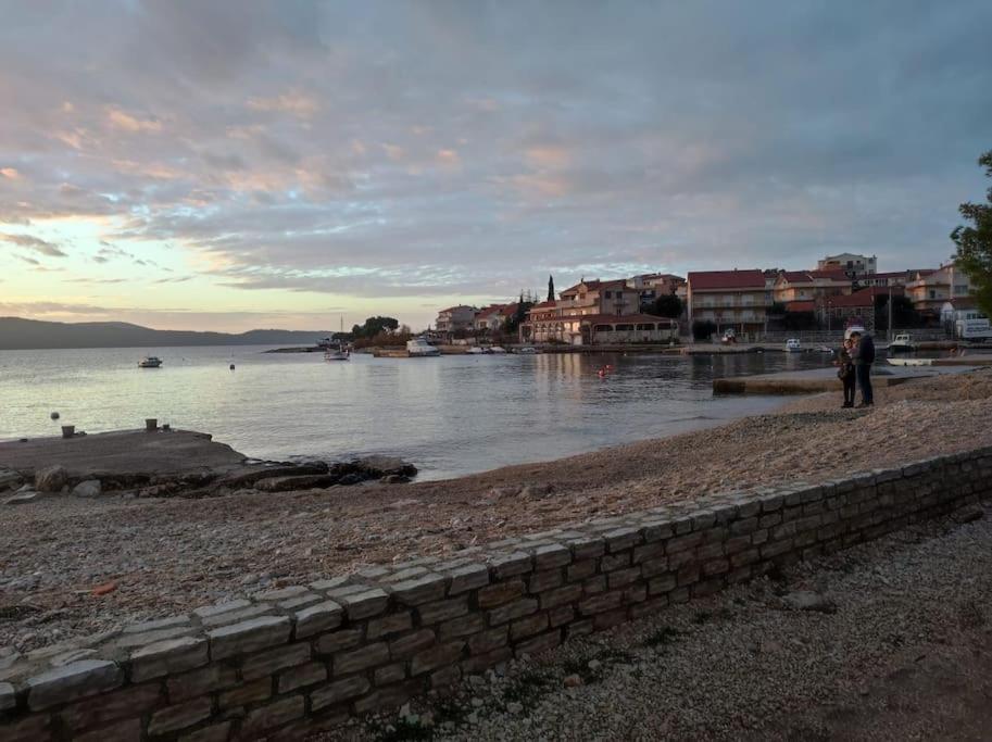 Apartman Nora, Brodarica