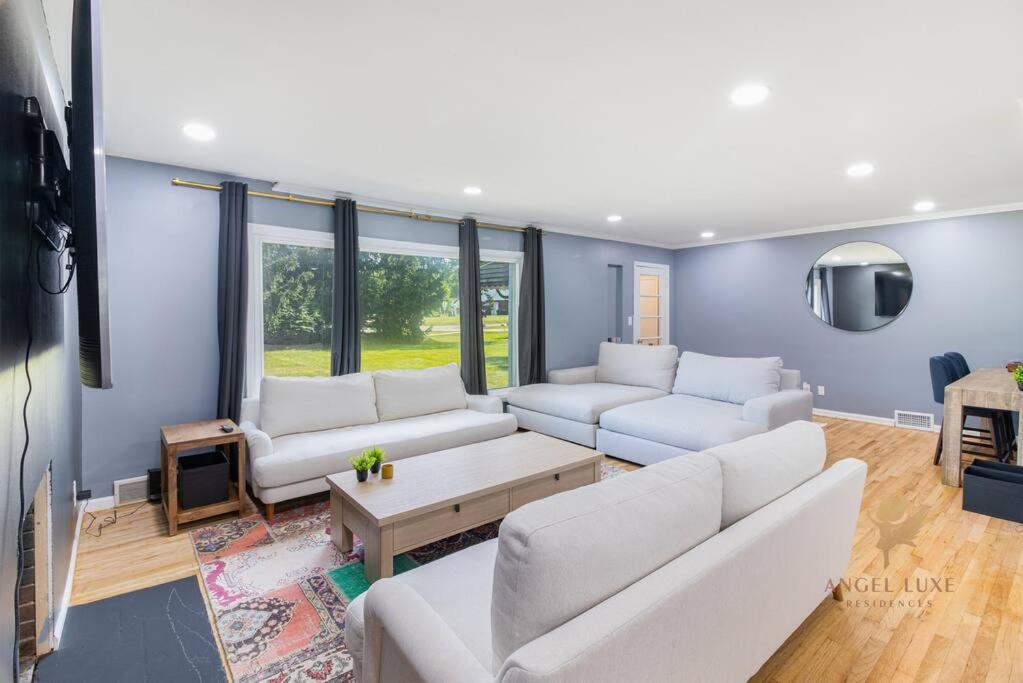 Modern 1800sqf 1 Level, half Acre, Troy,Birmingham, Rochester Hills