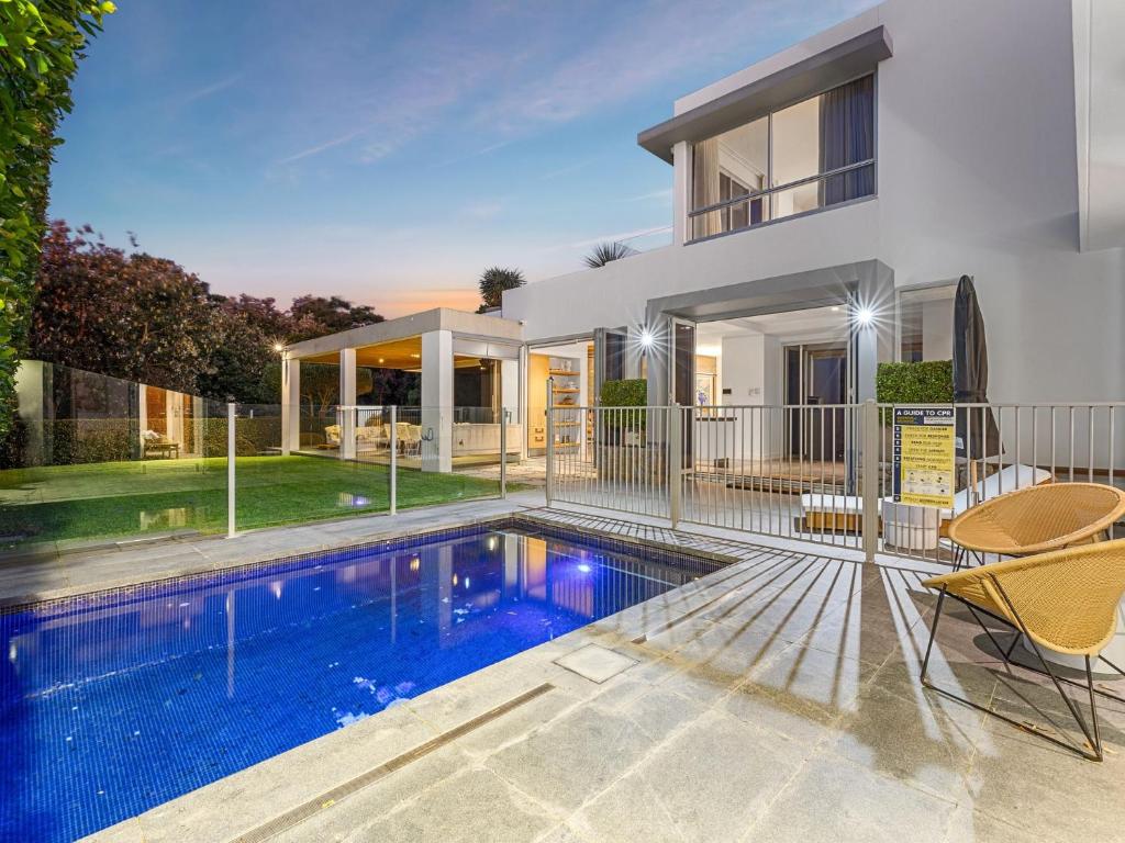 Ultimate Beachfront Escape with Pool, Kingscliff