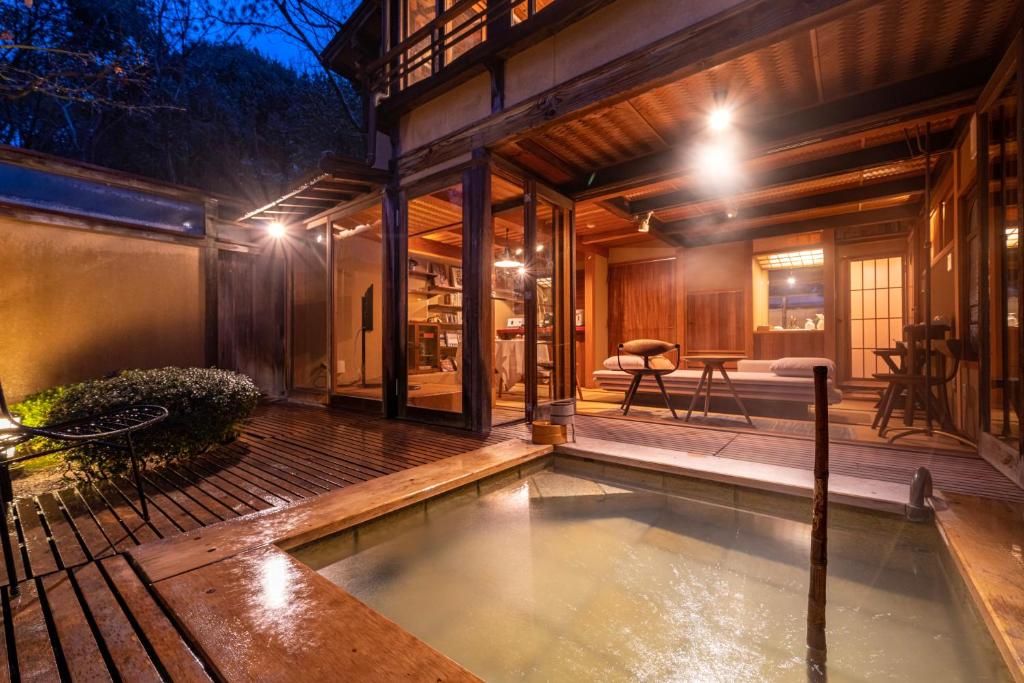 Hot tub