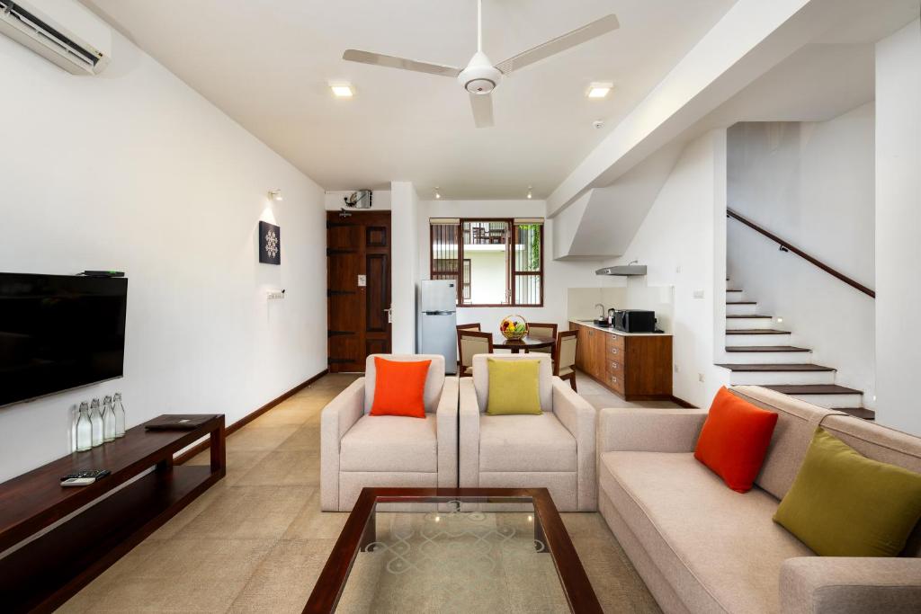 Shared lounge/TV area