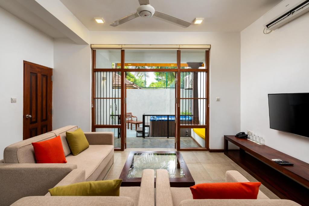 Shared lounge/TV area