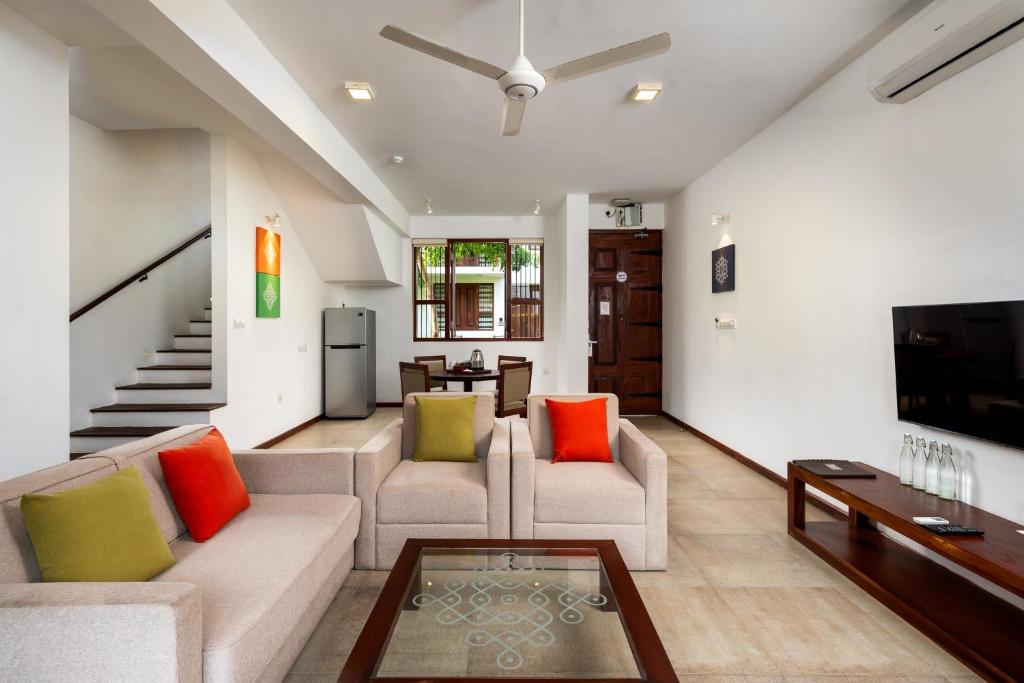 Shared lounge/TV area