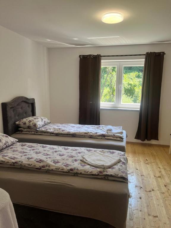 Lovely Riverline Apartment - 4