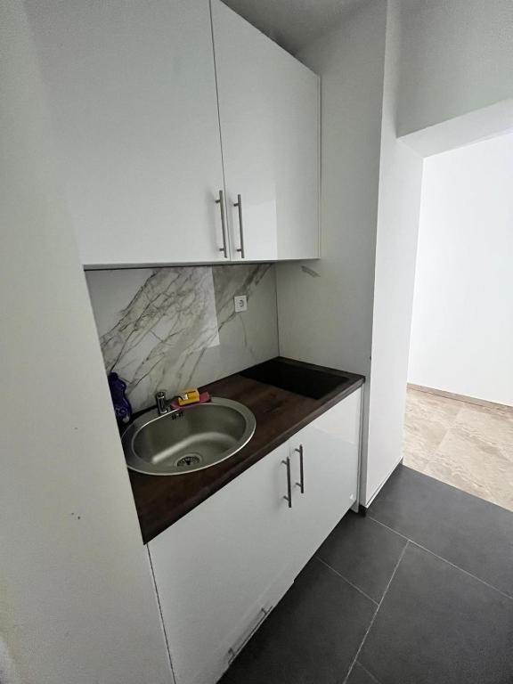 Lovely Riverline Apartment - 5