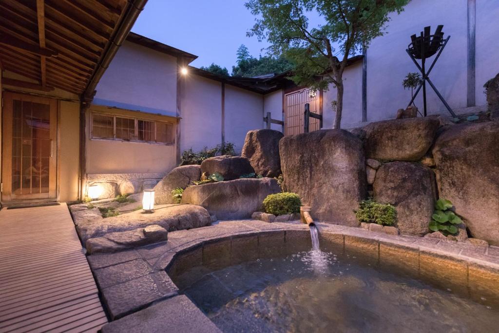 Hot spring bath