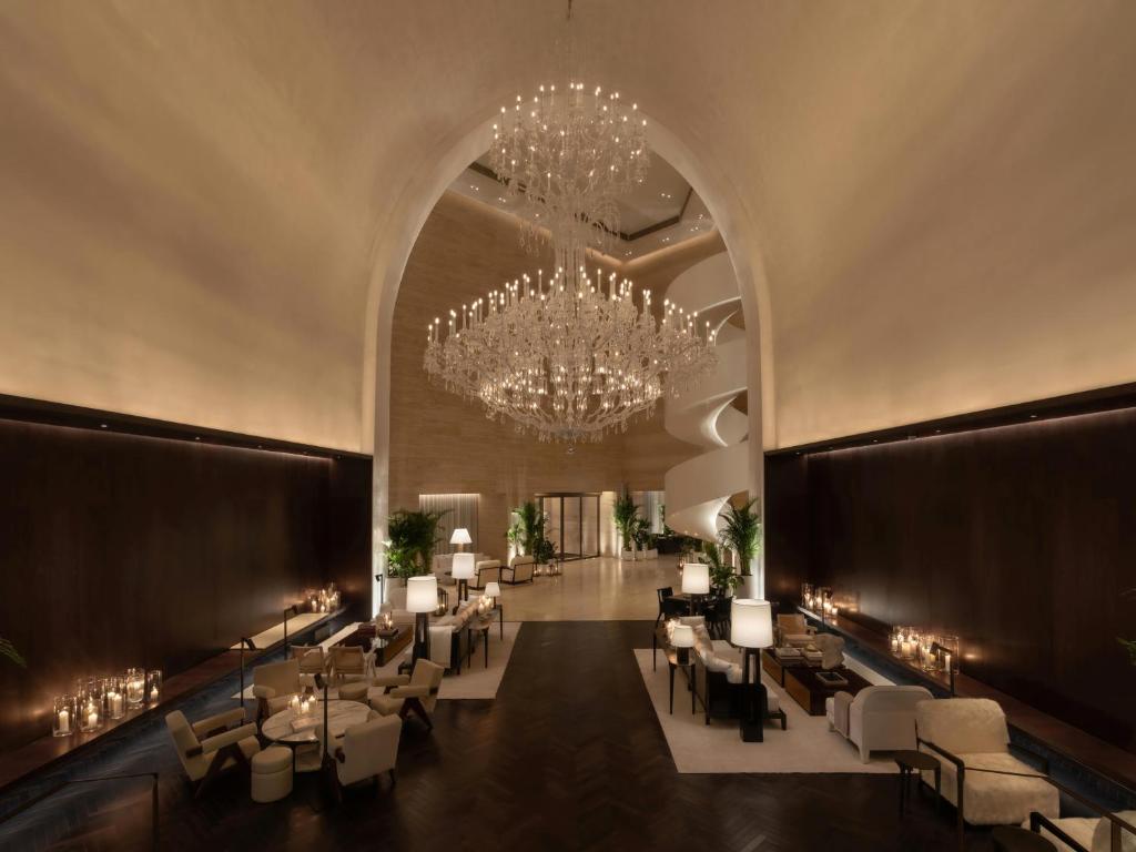 소피텔 호텔의 럭셔리한 뷔페 조식