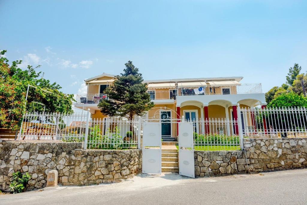 Apollo Retreat, Argostoli