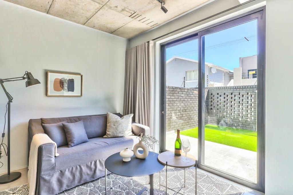 Secure, Central, Worker Bee's luxury pad with pool, Cape Town