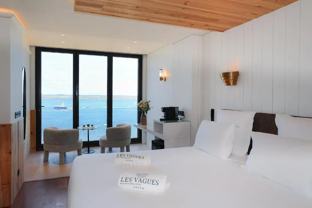 Les Vagues Hotel & Spa，位于阿卡雄的酒店