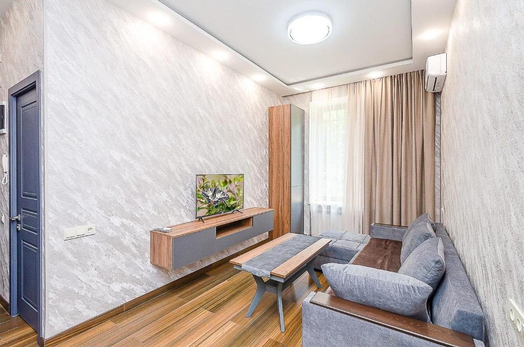 15Newly renovated, real photos, excellent apartment in the center of the capital, Jerevan