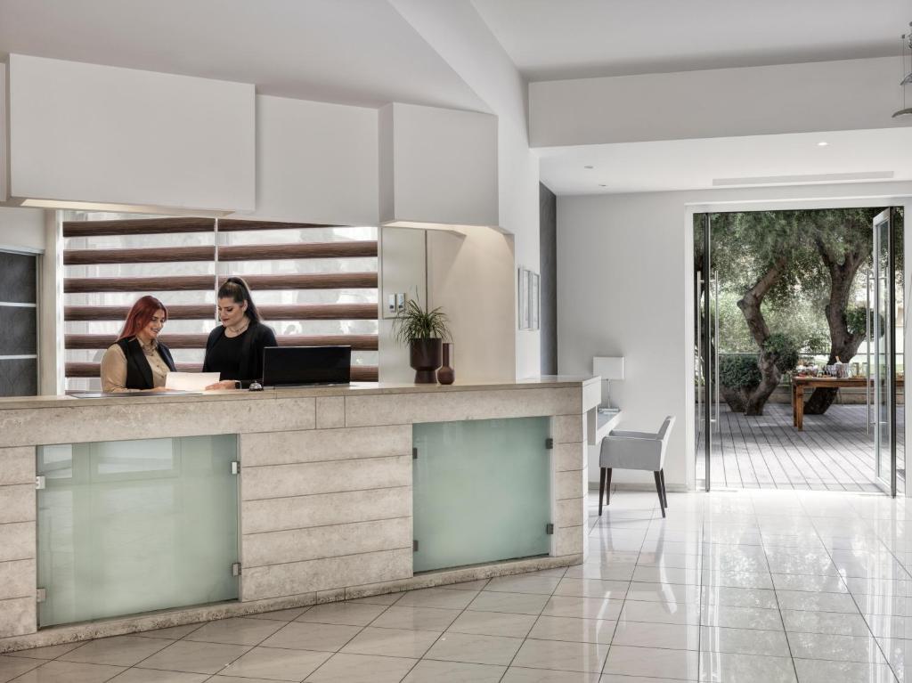 시비텔 아틱 룸스 앤 스위트 (Civitel Attik Rooms & Suites)