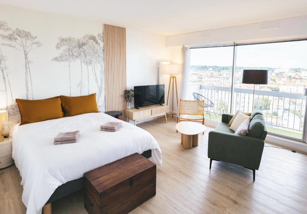 L Andreoni, grand studio à 5 min du métro l Parking & Netflix, Maisons-Alfort